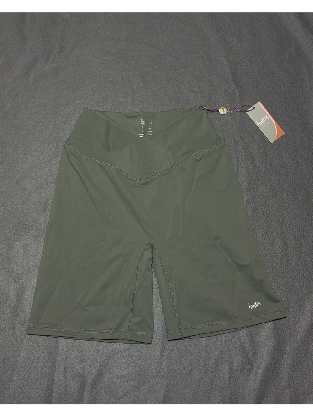 NWT Huit8 BIEN-ETRE V-CUT SHORTS